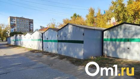 Пожилая омичка спрятала машину бывшего мужа у себя в гараже