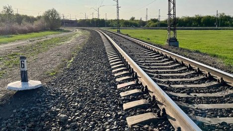 Омская полиция просит помощи в опознании молодого парня, погибшего под поездом