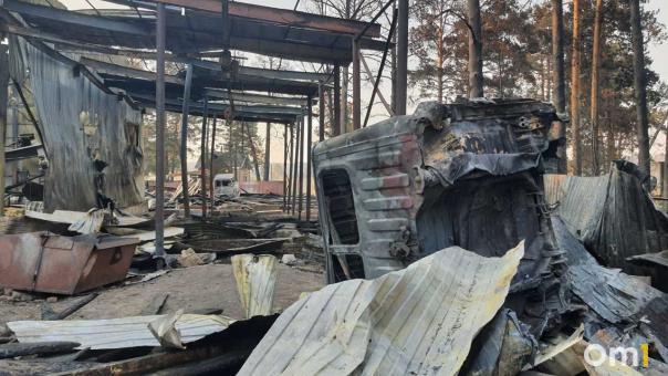 Шокирующие кадры: огонь охватил сырзавод под Новосибирском. Выгорели два здания