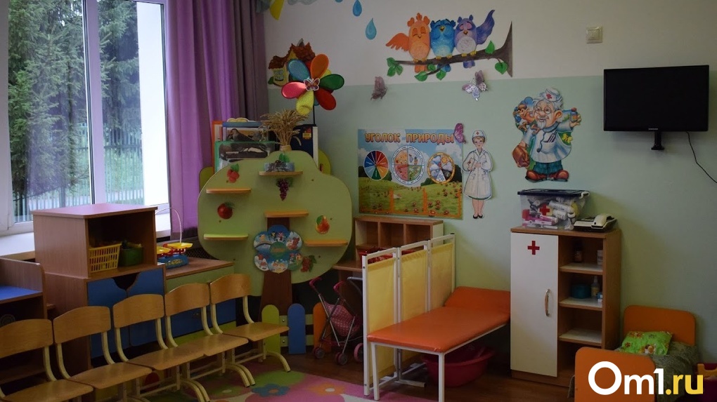 Под Омском девочка получила травму в детском саду, оставшись на улице без воспитателя