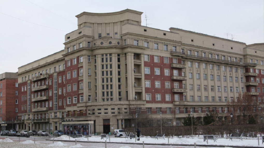 Стало известно, когда отреставрируют 100-квартирный дом в Новосибирске