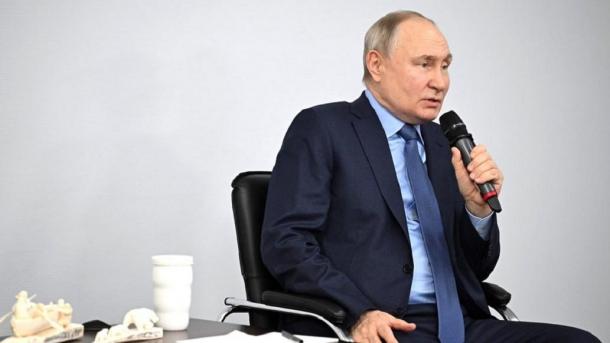 Президент Путин сообщил, что программа «Земский учитель» продлится до 2030 года