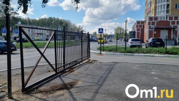 Соседей в омских новостройках рассорил забор