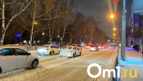«Стоим с 6 утра»: утром 24 января Новосибирск застрял в 9-балльных пробках