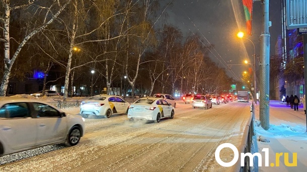 «Стоим с 6 утра»: утром 24 января Новосибирск застрял в 9-балльных пробках