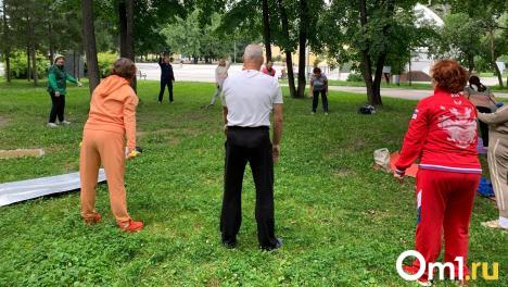 Новосибирцы вышли на массовую зарядку в Центральный парк — как стать участником зарядки и чем она полезна