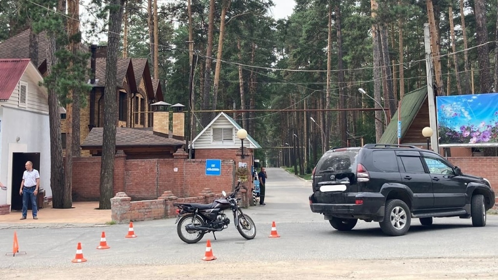 16-летний мотоциклист врезался в Land Cruiser в Новосибирске
