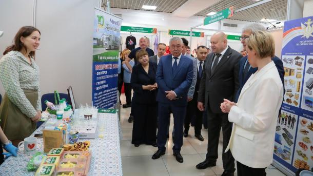 Мэр Сергей Шелест встретился в Омске с делегацией из Казахстана