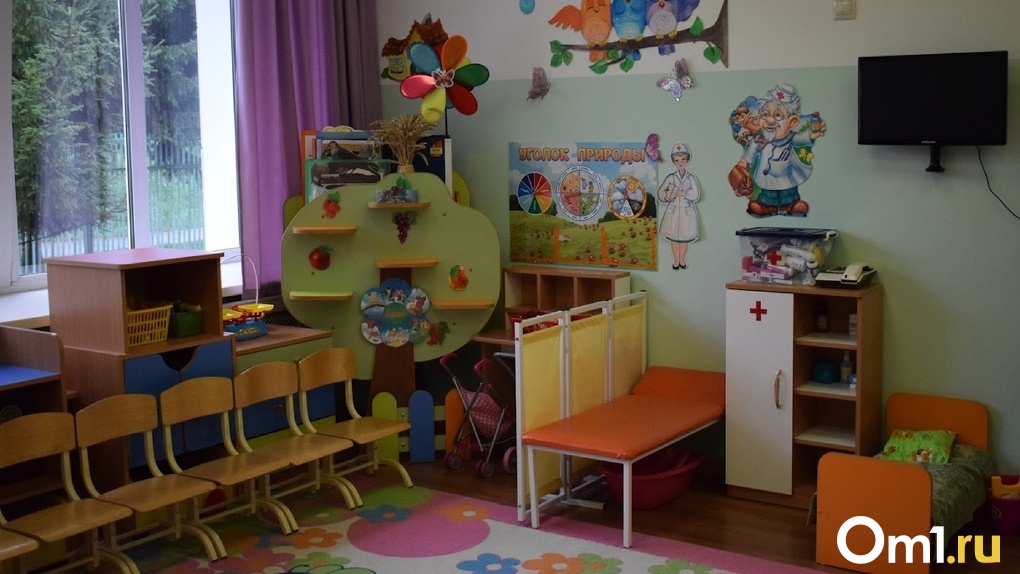 Детям медиков и педагогов в Омске могут дать право приёма в детские сады и школы без очереди
