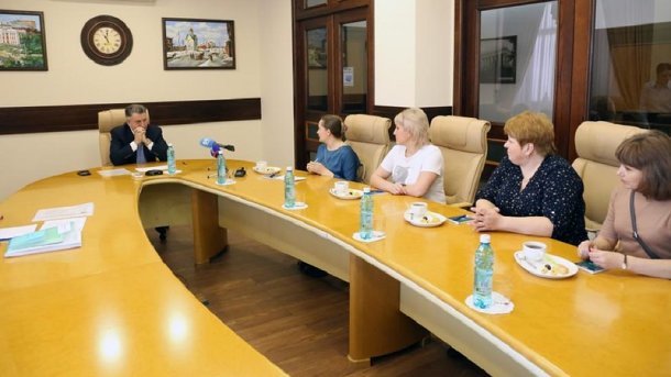 Спикер Заксобрания Новосибирской области провёл приём матерей и жён бойцов СВО