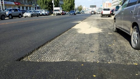 На проспекте Маркса в Новосибирске не успели выложить асфальт к 1 сентября