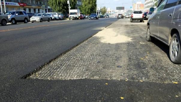 На проспекте Маркса в Новосибирске не успели выложить асфальт к 1 сентября