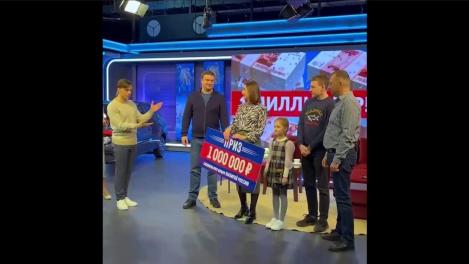 Омичам, выигравшим миллион, квартиру и автомобиль, вручили призы