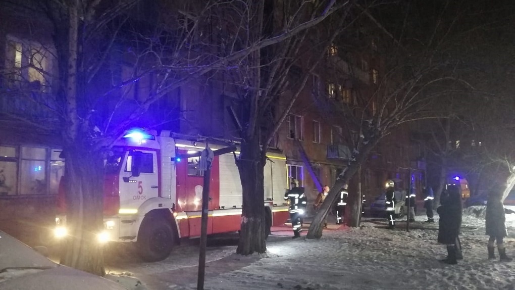Спасшийся из пожара в Комсомольском городке омич выбрался на улицу по балконам