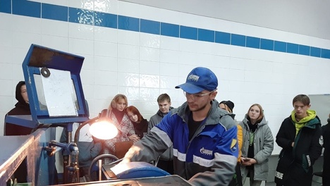 Молодым омичам помогли узнать тонкости работы на газопроводах