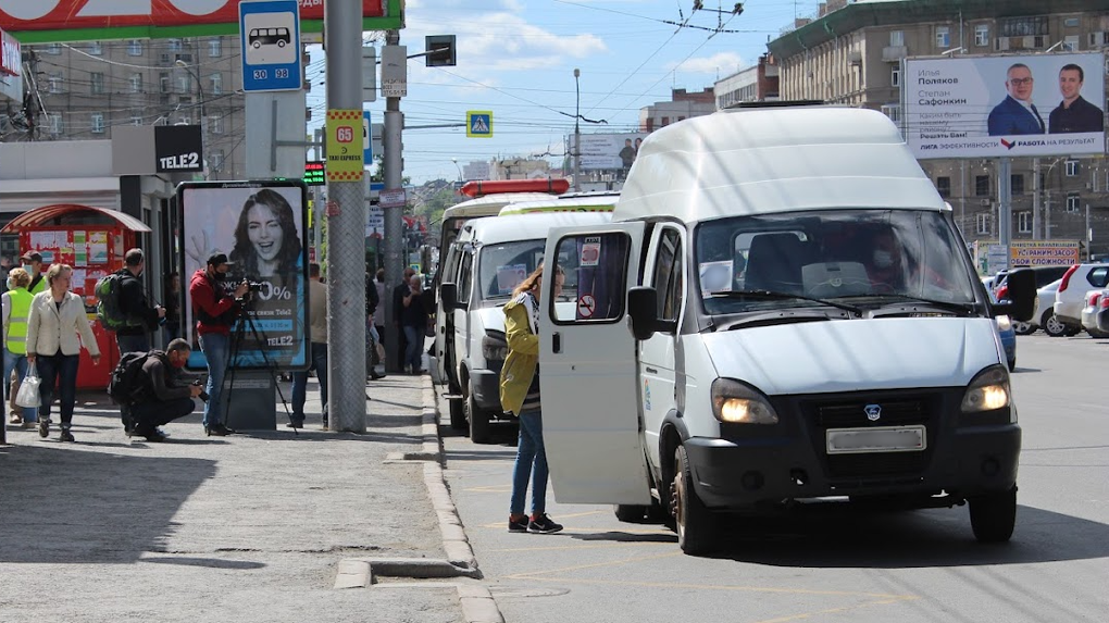 «Пассажиры давят друг друга!»: жительница Новосибирска пожаловалась на опасную маршрутку
