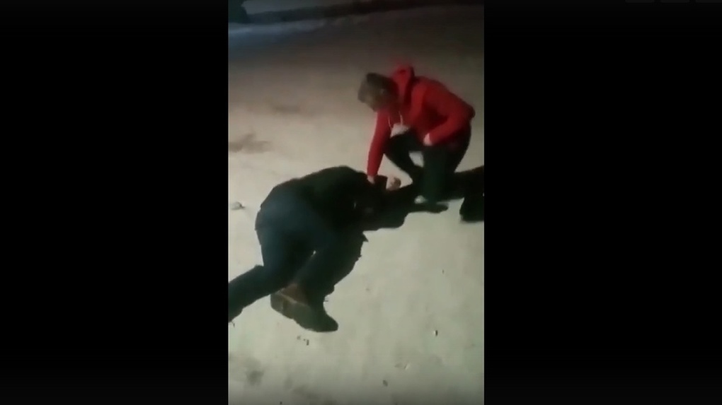 Депутата из Омской области подозревают в избиении человека