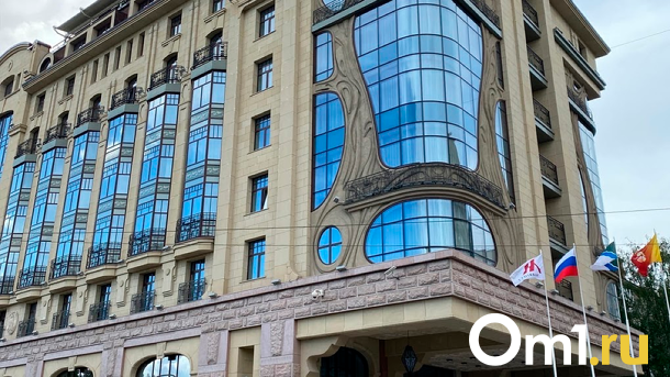 На здании бывшего новосибирского отеля Marriott сменили вывеску
