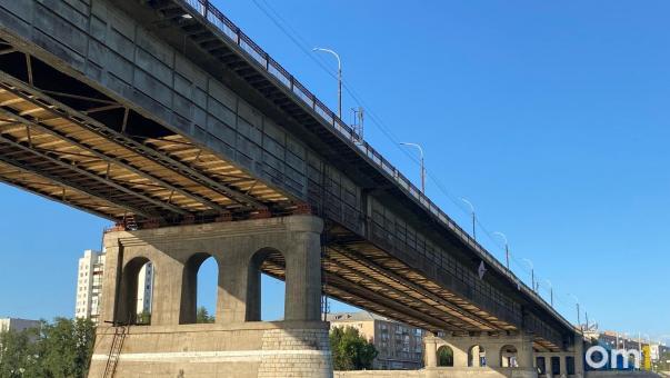 Велодорожка у Ленинградского моста в Омске рассыпалась: кто ответит за ремонт?