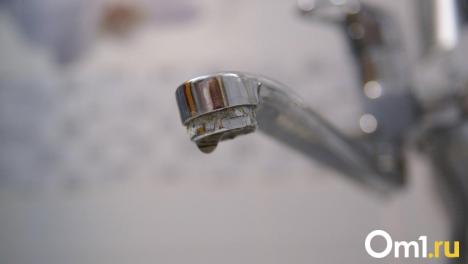 Ремонт затянулся: омичей рассердило долгое отсутствие горячей воды