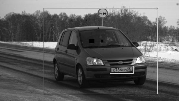 Омская автоледи показала неприличный жест при нарушении ПДД