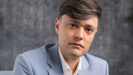 Возвращается Жорик Вартанов: генпродюсер ТНТ Аркадий Водахов рассказал о новом сезоне «Наша Раша»