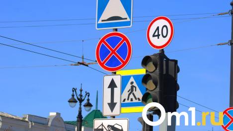 Из-за ремонта Заозёрной в Омске меняют схему светофора на популярном перекрёстке