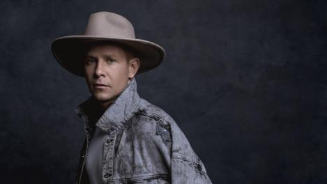 «Надо мной издевались»: певец Митя Фомин рассказал про буллинг в новосибирской школе