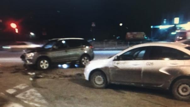 В аварии на Химиков в Омске пострадали женщина и ребёнок