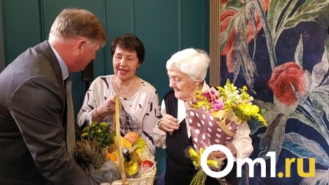 «Дай бог всем так выглядеть в 100 лет». Ветеран ВОВ отпраздновала юбилей в Омске