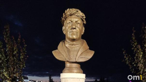 Табличка на новой Аллее чемпионов в Омске пропала из-за опечатки
