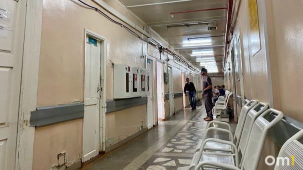 Омич проломил голову, пытаясь избавиться от столба