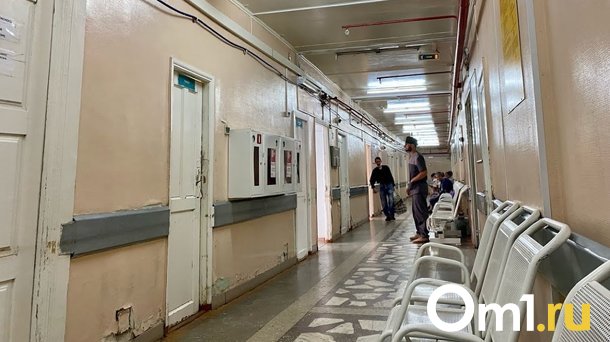Омич проломил голову, пытаясь избавиться от столба