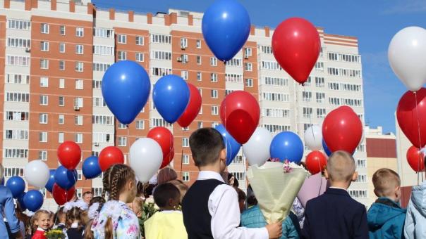 Стало известно, как новосибирцы относятся к школьным линейкам своих детей