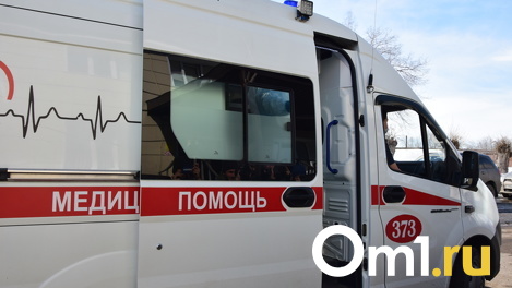 «Слова обидные для того, кто сидел»: омич оскорбил преступника и умер на глазах у врачей
