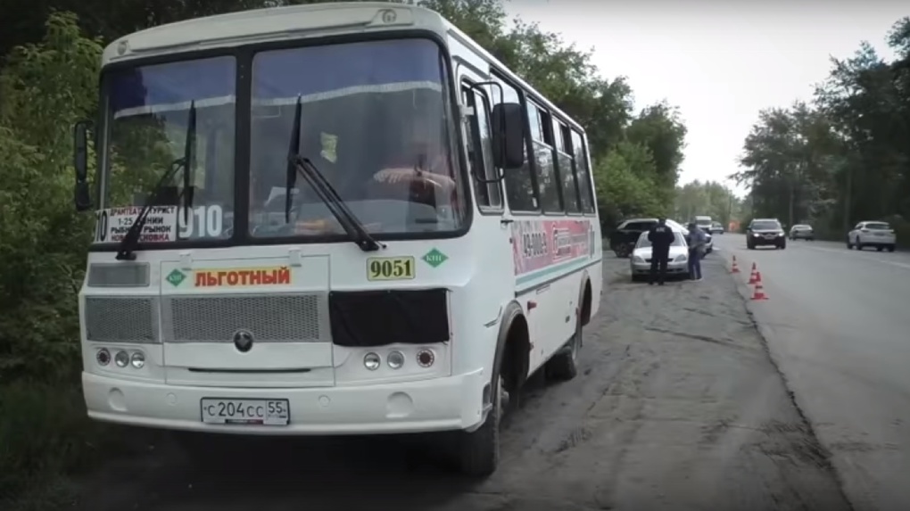 Пьяный водитель автобуса вёз почти 30 пассажиров в Омской области
