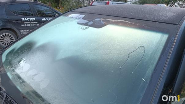 Машины покрылись льдом в ночь на 26 сентября в Новосибирске