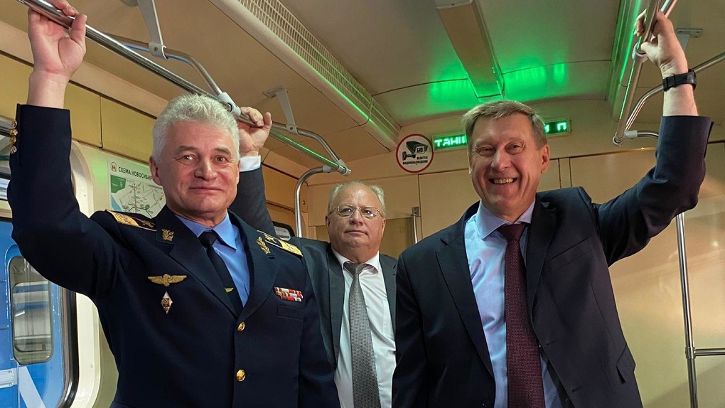 В Новосибирске запустили пятивагонный поезд метро
