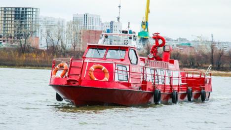 Пожары в труднодоступных местах Омска будет тушить специальный катер