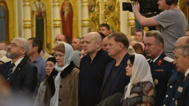 Мэр Сергей Шелест и губернатор Александр Бурков поздравили омичей с Пасхой