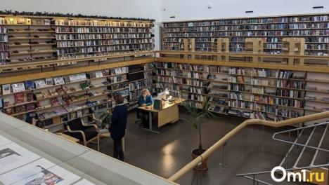 Виталий Хоценко поздравил омских работников библиотек с профессиональным праздником