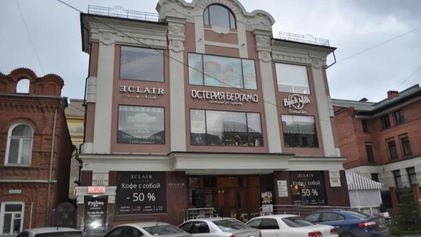 Особняк со стриптиз-баром продают за 400 млн рублей в Новосибирске