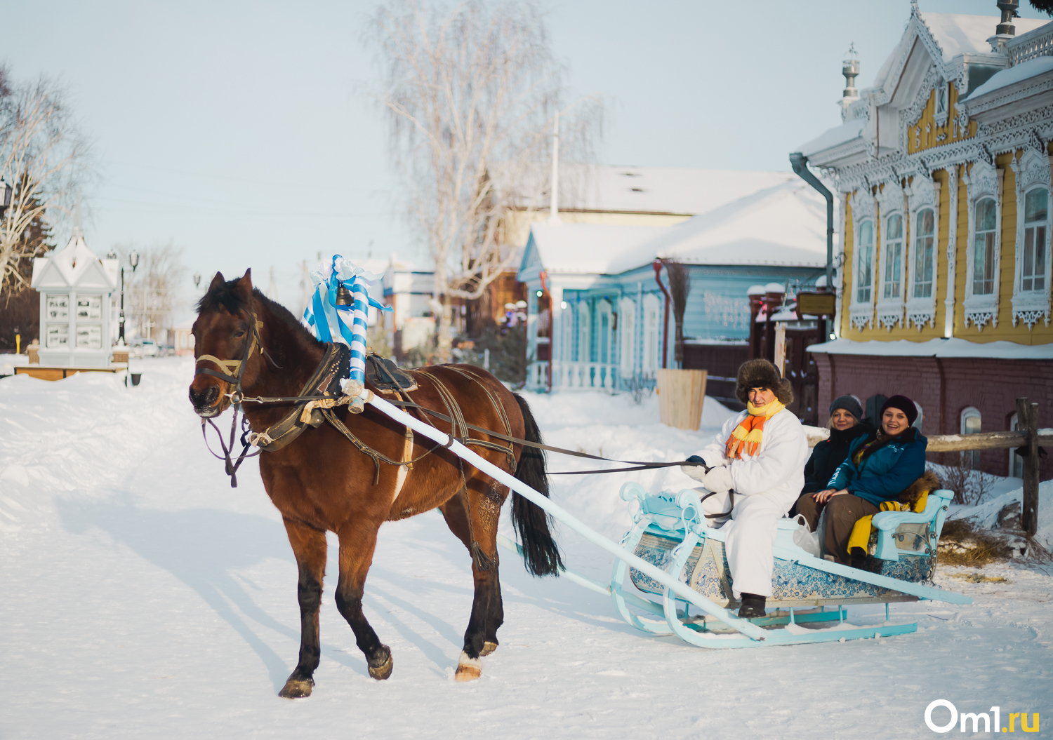 Прогноз погоды большеречье. Большеречье Омск усадьба Деда Мороза. Сибирская служба Деда Мороза Омск. Горка в Большеречье. Сибирские Морозы.