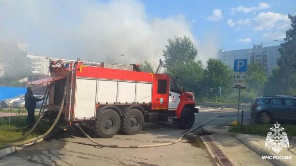 Старый дом на Океанской в Новосибирске сгорел за минуты