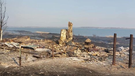 Осталась одна печка. Под Омском дотла сгорел дом
