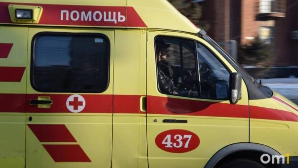 Омич после удара ножом отказался от вызова «скорой» и умер
