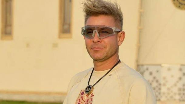 Новосибирский певец Митя Фомин вылил на себя ведро помоев на шоу ТНТ