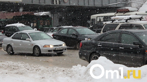 Водители Новосибирска используют пешеходные дорожки как проезжую часть