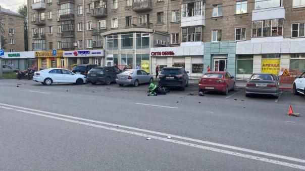 На левом берегу Новосибирска иномарка сбила мотоциклиста