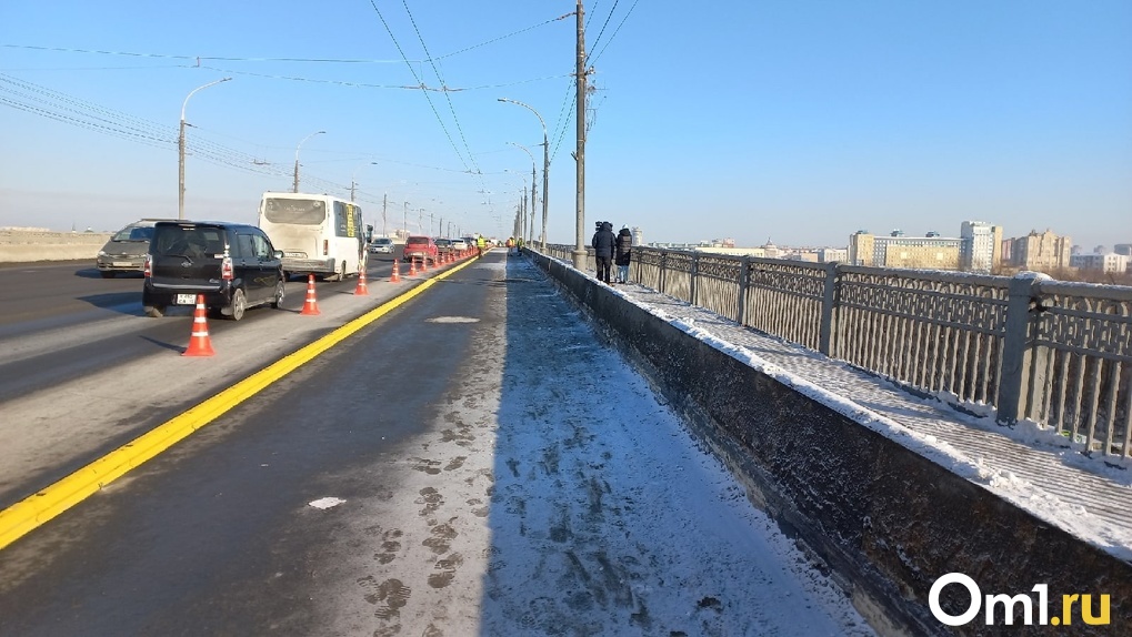 Ни одного рабочего: омичи пожаловались на «невидимый» ремонт Ленинградского моста